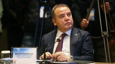 Muhittin Böcek’in Kovid-19 tedavisi yoğun bakımda sürüyor