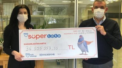 Süper Loto’dan büyük ikramiye kazanan talihli çekini teslim aldı