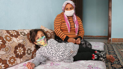 Kanserden 3 çocuğunu kaybetti! Kızları için çabalıyor