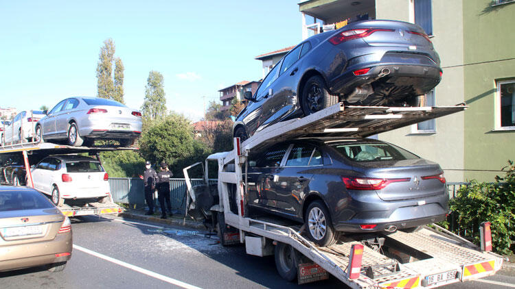 Feci kaza! Sıfır araçlar pert oldu…