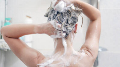 Faydası çok konuşuluyor! Şampuana ekleyip saçınızı yıkarsanız…