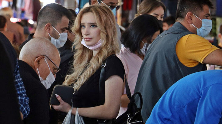 Kapalı semt pazarında tepki çeken maske manzarası Kapalı semt pazarında tepki çeken maske manzarası