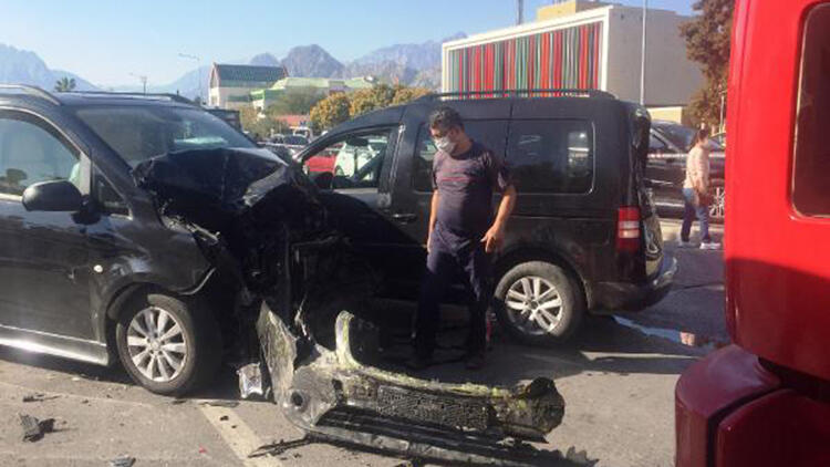 Ehliyetine el konulan sürücü zincirleme kazaya neden oldu: 6 yaralı