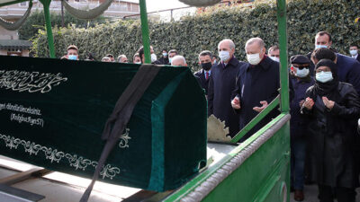 Cumhurbaşkanı Erdoğan, Bakan Pekcan’ın annesinin cenaze törenine katıldı