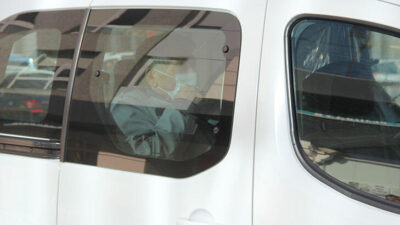 Koronavirüs temaslı kişi bankaya girmeye çalışırken yakalandı