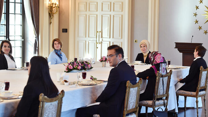 Emine Erdoğan, öğretmenlerle bir araya geldi