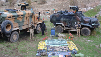 PKK’ya ağır darbe! 4 sığınakta ele geçirildi