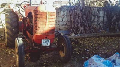 Traktörünü tamir etmek isterken yanarak can verdi
