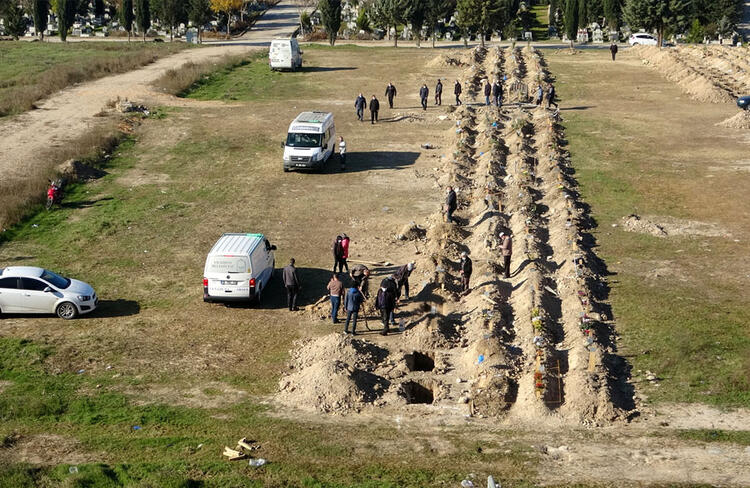 Bursa’dan ibretlik görüntüler! ‘Perdeyi açmaya korkar oldum’