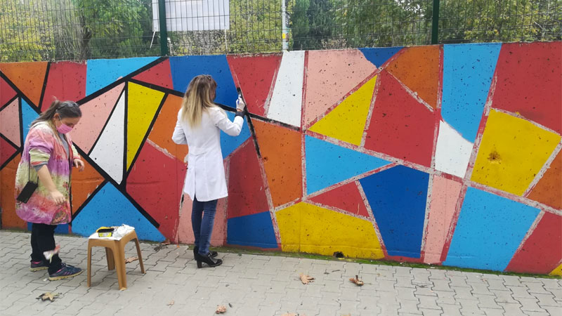 Öğretmenlerden ‘renkli’ dokunuş