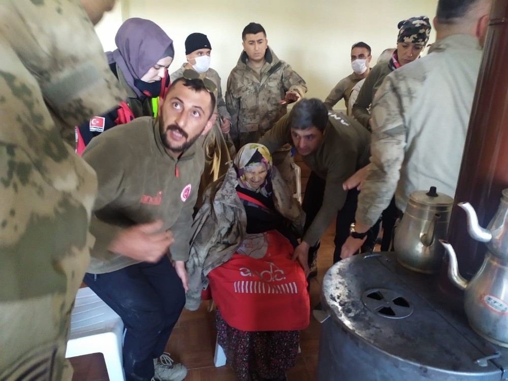 96 saat sonra ormanda baygın bulundu…İlk isteği su oldu