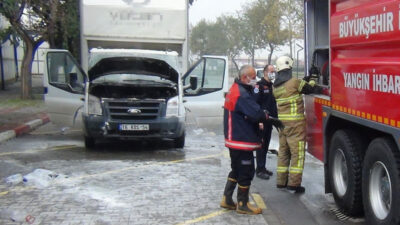 Bursa’da seyir halindeki kamyonet alev aldı