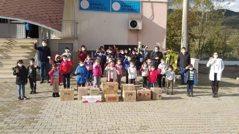 Kelesli miniklerden depremzedelere mektup ve yardım Bursa’da ilkokul öğrencileri depremzedelere duygu dolu mektup yazıp, kendi aralarında
