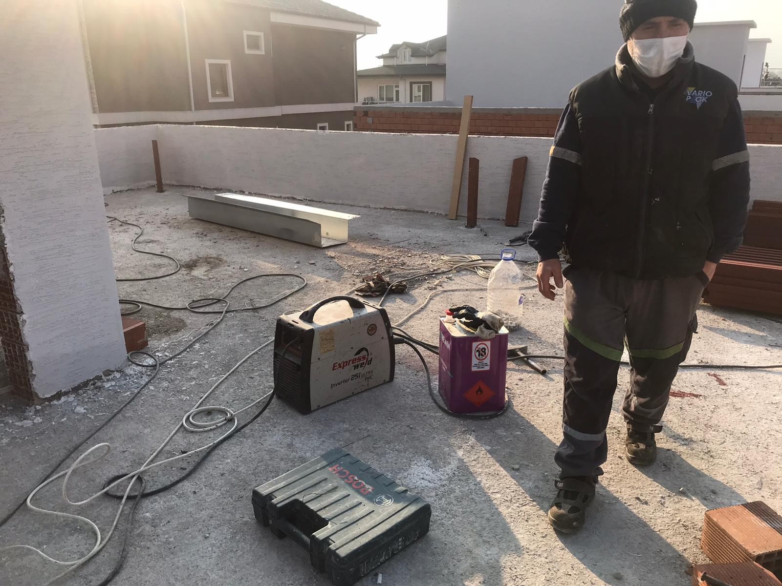 İşçiler öğle molasına çıkınca hırsızlar inşaatı soydu İşçiler öğle molasına çıkınca hırsızlar inşaatı soydu