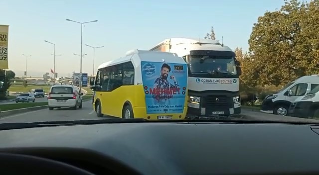 Bursa’da ilginç anlar! Trafiği birbirine kattı