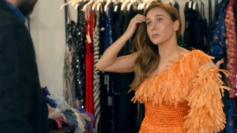 Dizide giydiği kıyafet ortalığı karıştırdı Dizide giydiği kıyafet ortalığı karıştırdı