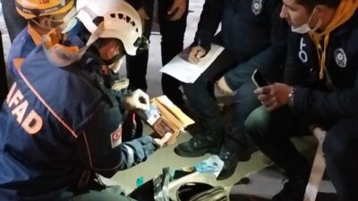 Enkazdan çıkan çantadan borç listesi ve bunların ödenmesi için ayrılan para çıktı