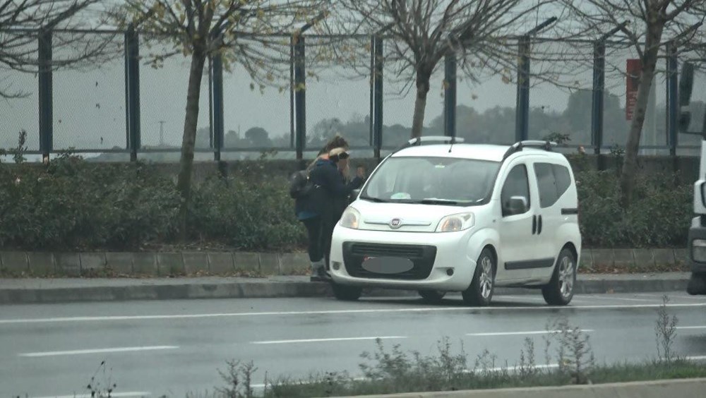 Koronavirüse rağmen güpegündüz fuhuş pazarlığı Koronavirüse rağmen güpegündüz fuhuş pazarlığı