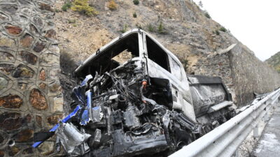 Yanan TIR’dan son anda kurtuldu!