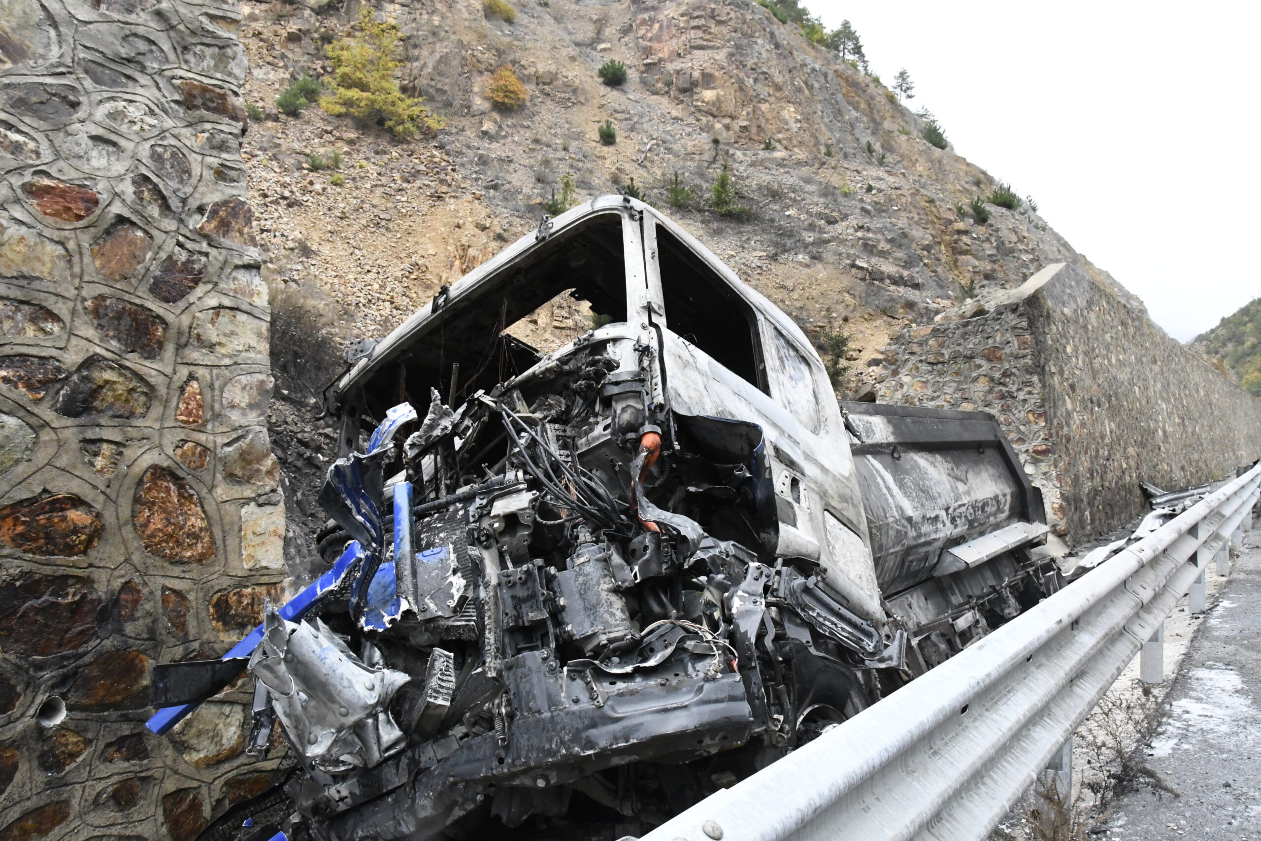 Yanan TIR’dan son anda kurtuldu!