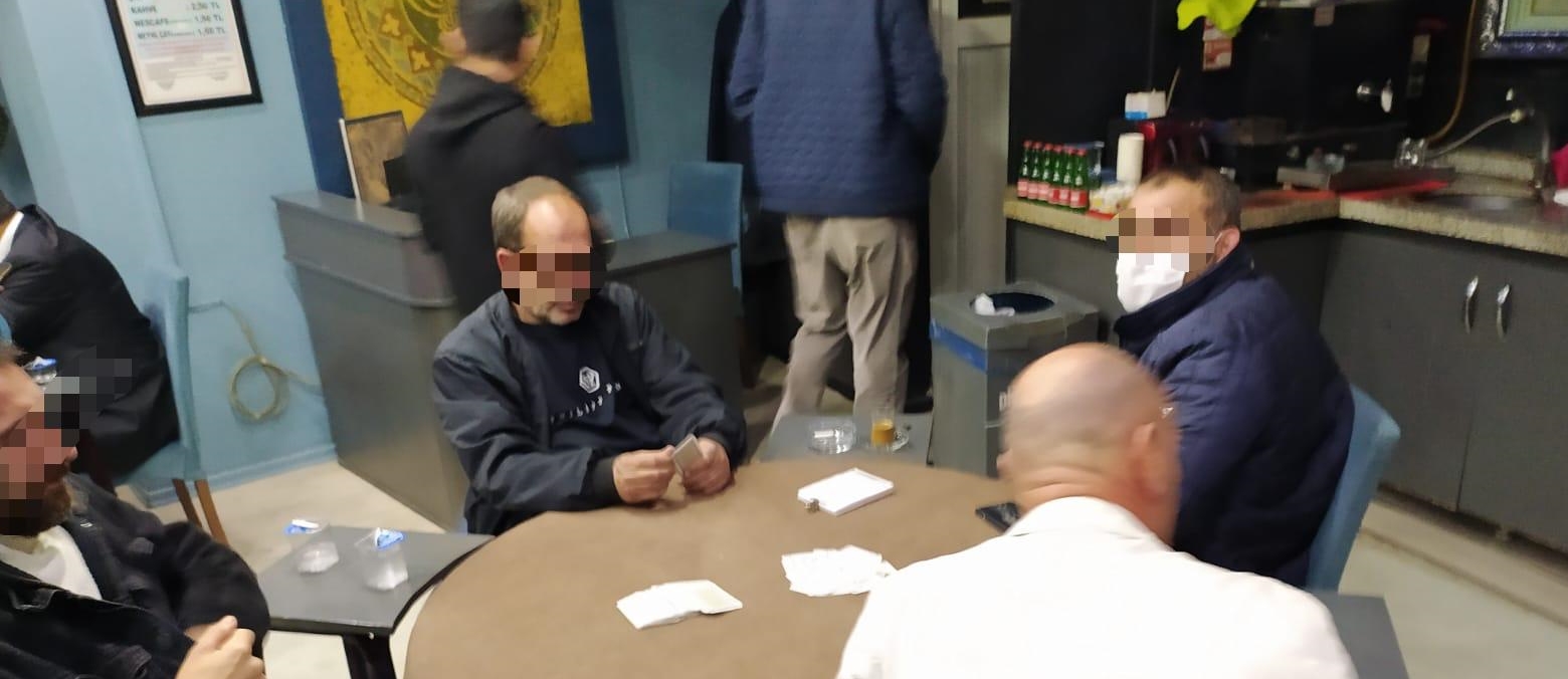 Yer: Bursa… Kahvehanede iskambil oynayanlara ceza yağdı!