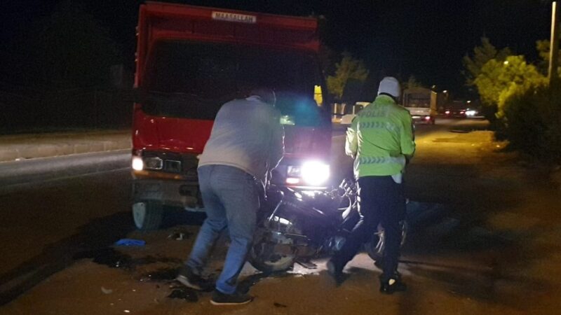 Bursa’da motosikletle kamyon çarpıştı: 1 ağır yaralı Bursa'da motosikletle kamyonun çarpışması sonucu 1 kişi ağır yaralandı.