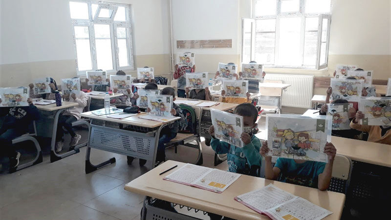 Osmangazi Belediyesi’nin Şırnak’ta görevli Bursalı öğretmenin isteği üzerine gönderdiği kırtasiye