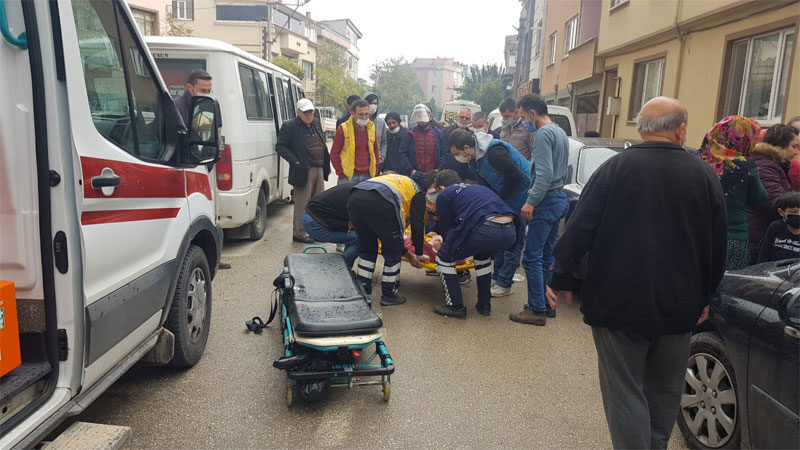 Bursa'nın İnegöl ilçesinde, annesinin elini bırakıp karşı kaldırımdaki babasına doğru