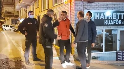 Bursa’da yasağa rağmen sokağa çıktı, gazetecileri tehdit etti