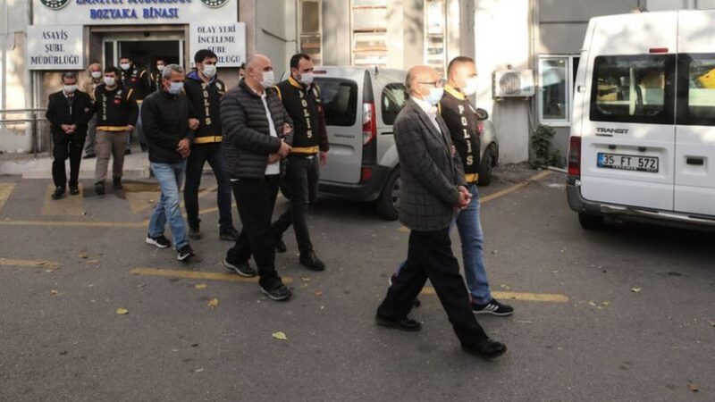 İzmir'deki depremde yıkılan binalarla ilgili gözaltına alınan aralarında müteahhitlerin de
