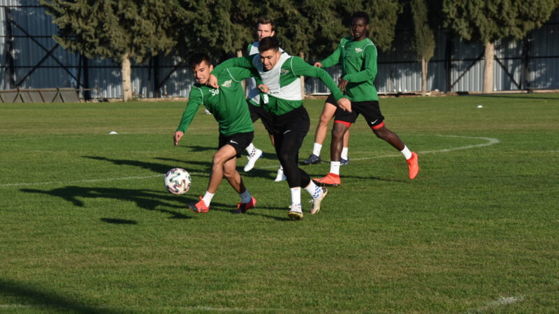 TFF 1.Lig ekiplerinden Akhisarspor da, 1 futbolcunun koronavirüse yakalandığı açıklandı...