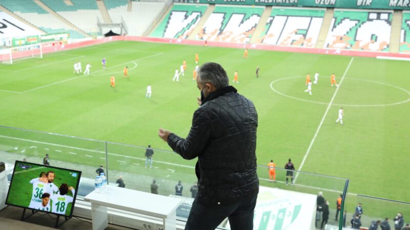 Büyükşehir Belediye Başkanı Alinur Aktaş, Adanaspor ile oynanan maçı stadyumda