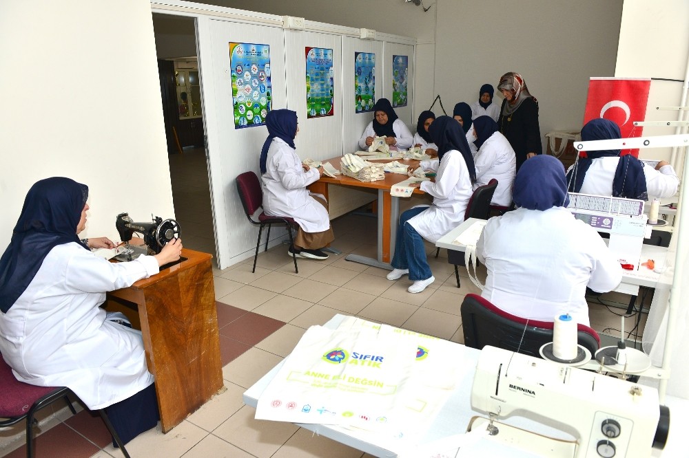 Yıldırım’ın ‘Anne Eli Değsin’ projesi Altın Karınca Ödülü ile taçlandırıldı