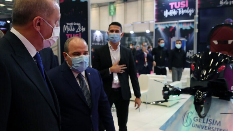 Uçan araba TUSİ’yi beğendi… Cumhurbaşkanı Recep Tayyip Erdoğan, İstanbul'da TÜYAP Fuar ve Kongre Merkezinde