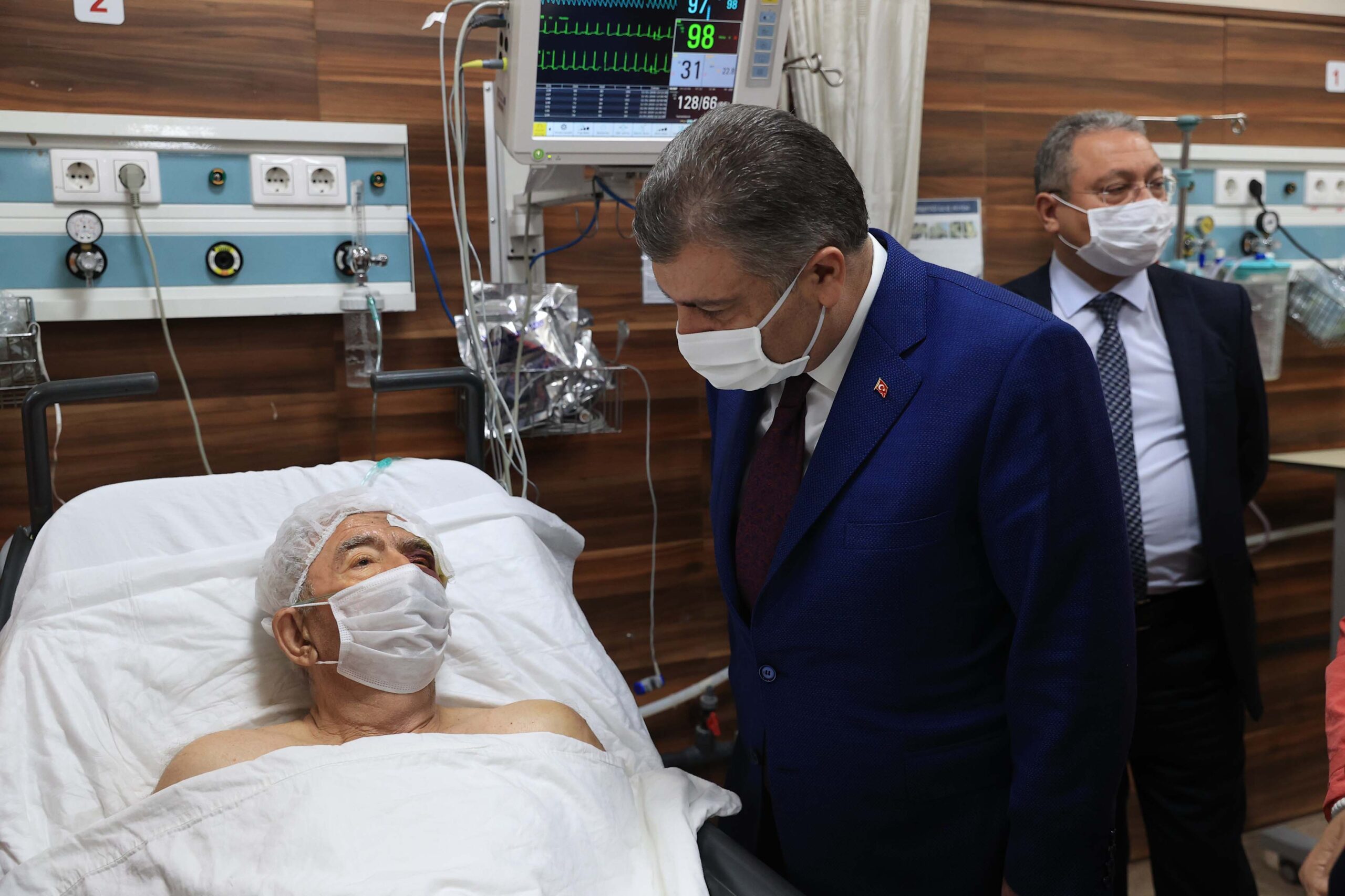 Enkazdan 33 saat sonra çıkarılmıştı… Bakan Koca’dan ziyaret