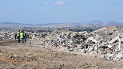 Enkazlar tek bir alanda toplandı! Kimse yaklaştırılmıyor…