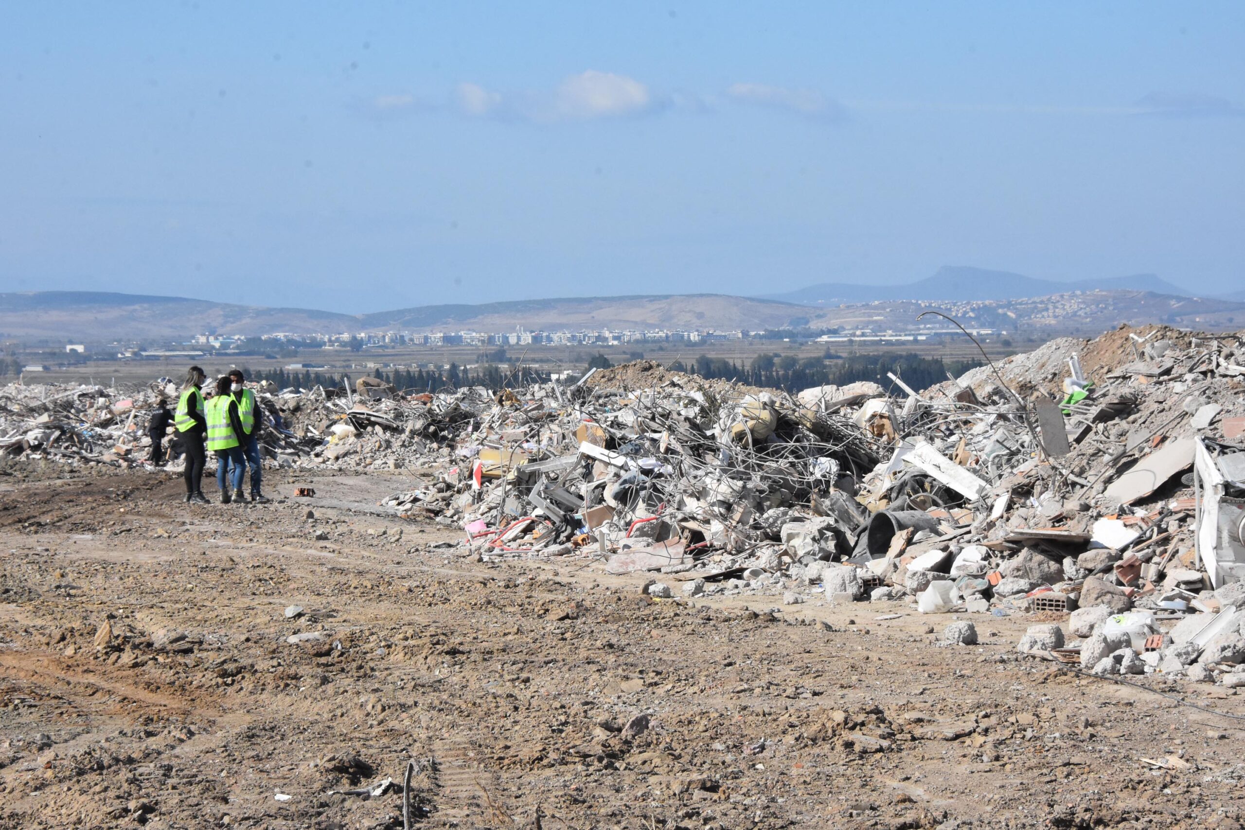 Enkazlar tek bir alanda toplandı! Kimse yaklaştırılmıyor…