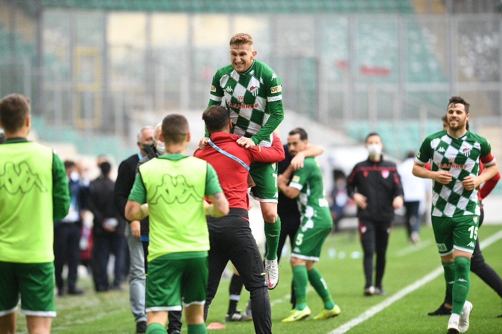 Burak Kapacak’ın Karşıyaka maçında oynaması zor… Burak Kapacak’ın Karşıyaka maçında oynaması zor…