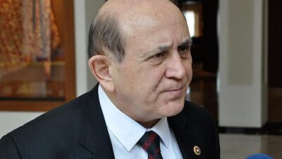 Burhan Kuzu hayatını kaybetti