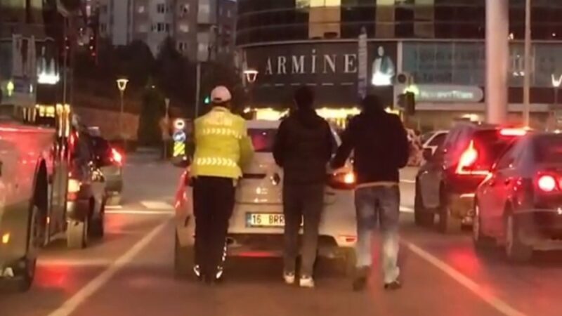 Görüntüler Bursa’dan! İmdadına polis yetişti…