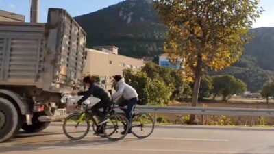 Bursa’da gençlerin tehlikeli yolculuğu! Canlarını hiçe saydılar