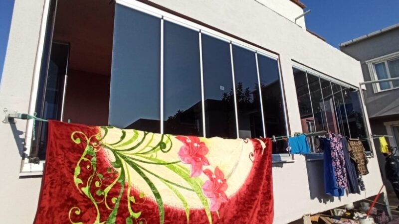 Bursa’da ölümcül hata! 4 kişilik aile hastanelik oldu Bursa’nın Mustafakemalpaşa ilçesinde doğalgazdan zehirlenen 4 kişi hastaneye sevk edildi.
