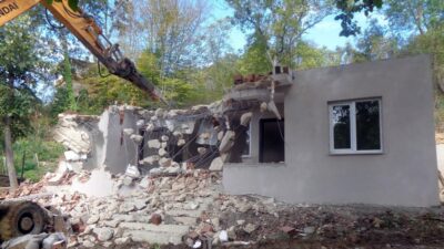 Bursa’da kaçak yapılar tek tek yıkılıyor