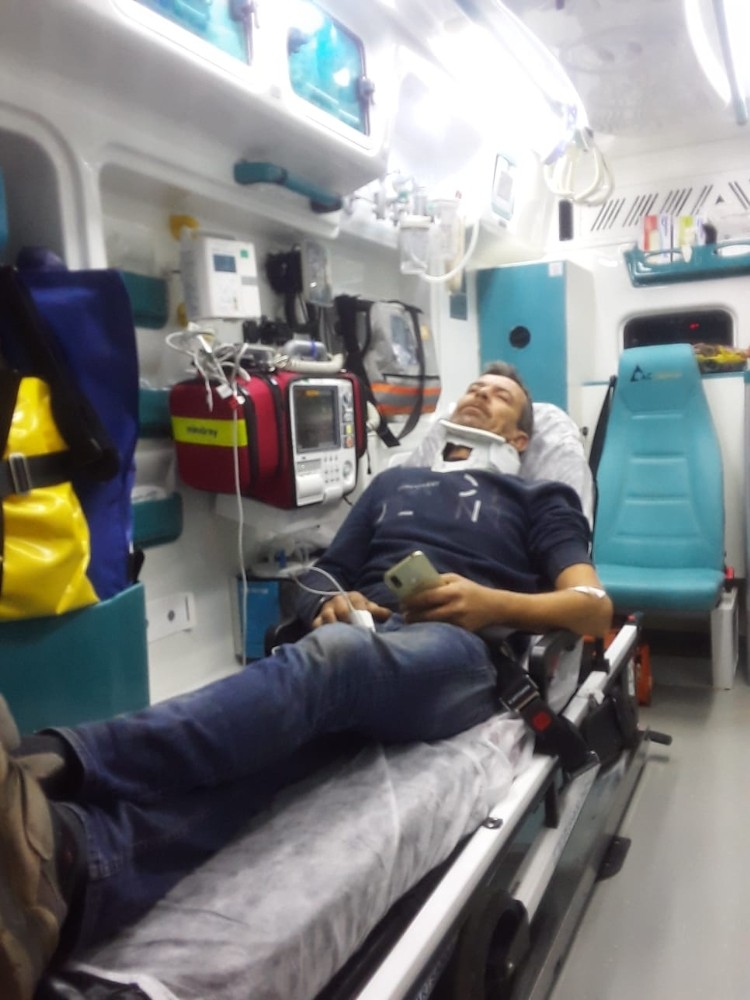 Bursa’da kontrolden çıkan minibüs önce bariyerlere çarptı ardından takla attı