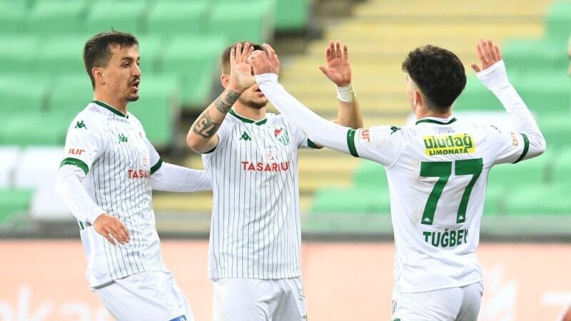 Bursaspor, hakem Burak Şeker’le maç kaybetmedi Bursaspor, hakem Burak Şeker’le maç kaybetmedi