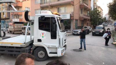 Bursa’da çekicinin motosikletliye çarpma anı kamerada