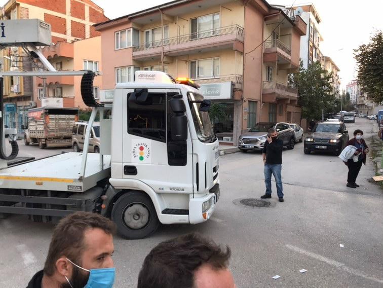 Bursa’da çekicinin motosikletliye çarpma anı kamerada