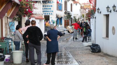Seferhisar’a tsunaminin faturası ağır oldu