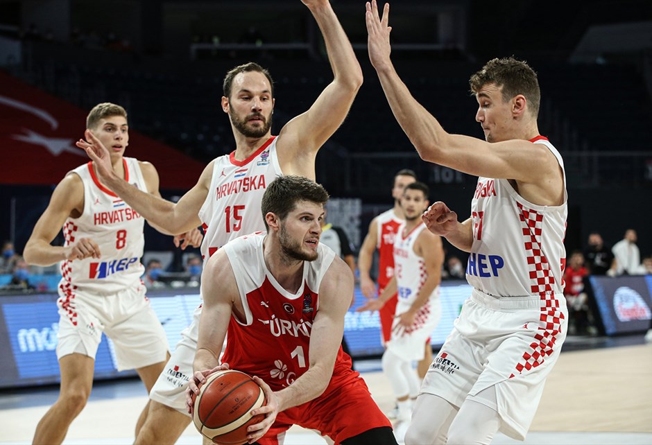 12 Dev Adam Hırvatlar’a yetişemedi… 12 Dev Adam Hırvatlar’a yetişemedi…