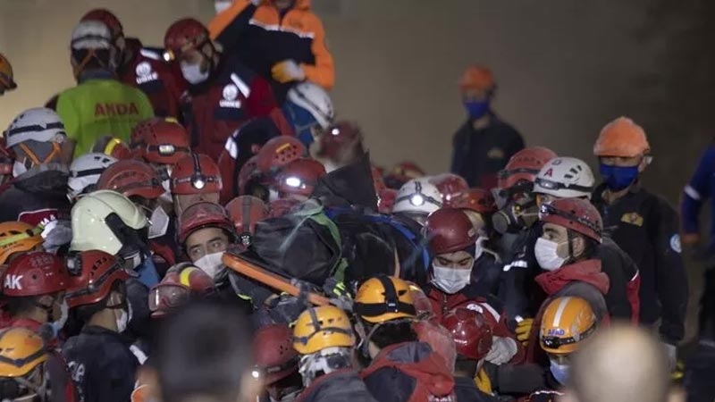 Depremde çöken Yılmaz Erbek apartmanından 3 kişinin daha cesedi çıkarıldı Depremde çöken Yılmaz Erbek apartmanından 3 kişinin daha cesedi çıkarıldı